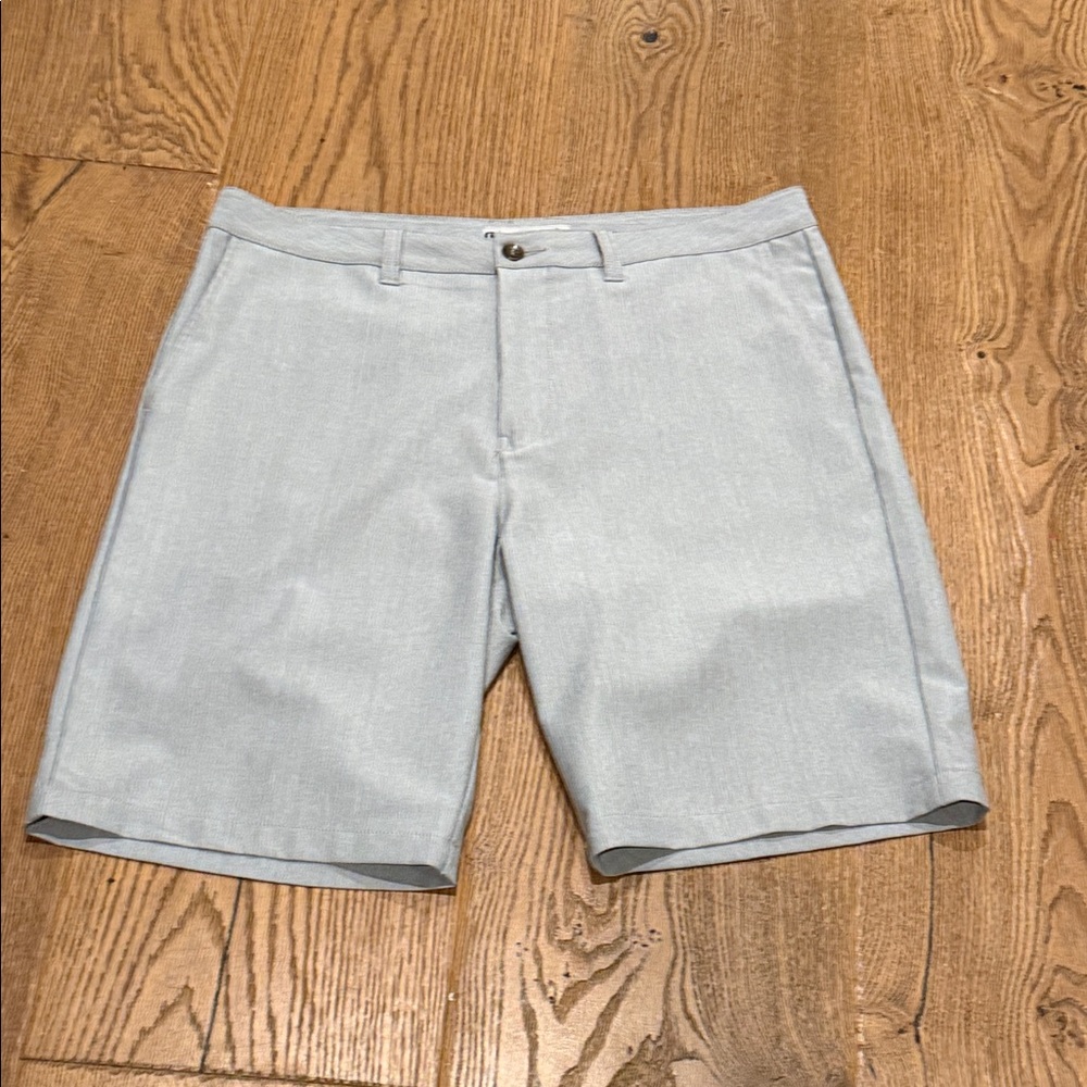 Travis Mathew Men's Gray‎ Flat Front Shorts 36